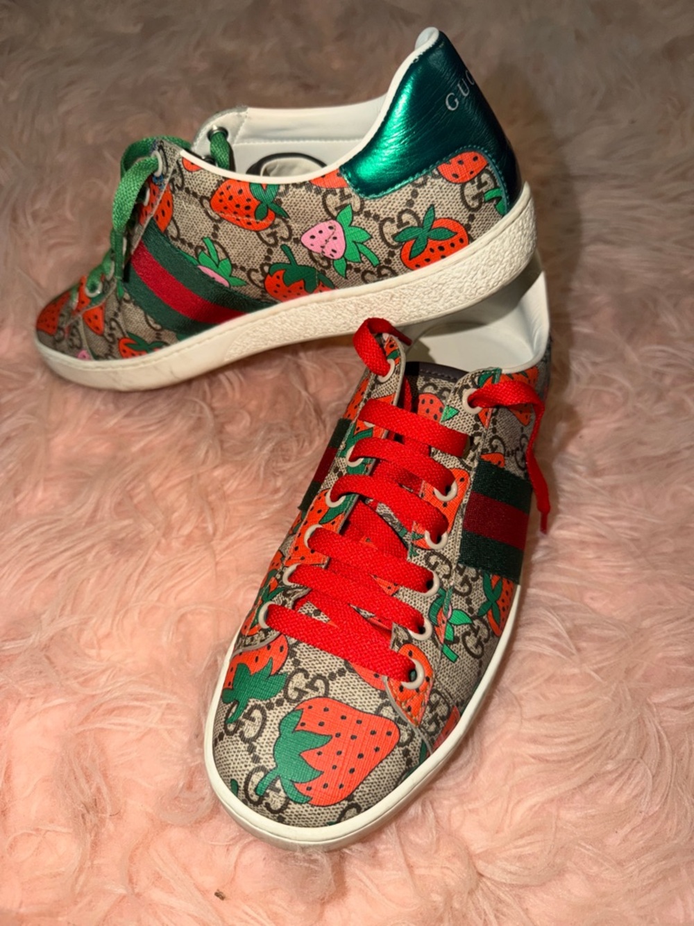 Gucci Strawberry Print Low-Top Sneakers in Red & Green - Picture 7 of 8
